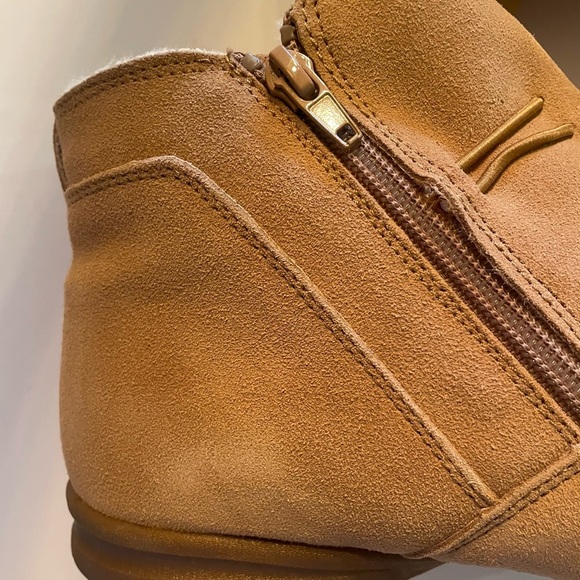 Tamarack Women’s Button ankle Suede Booties size 10 Tan NWT - Picture 10 of 15